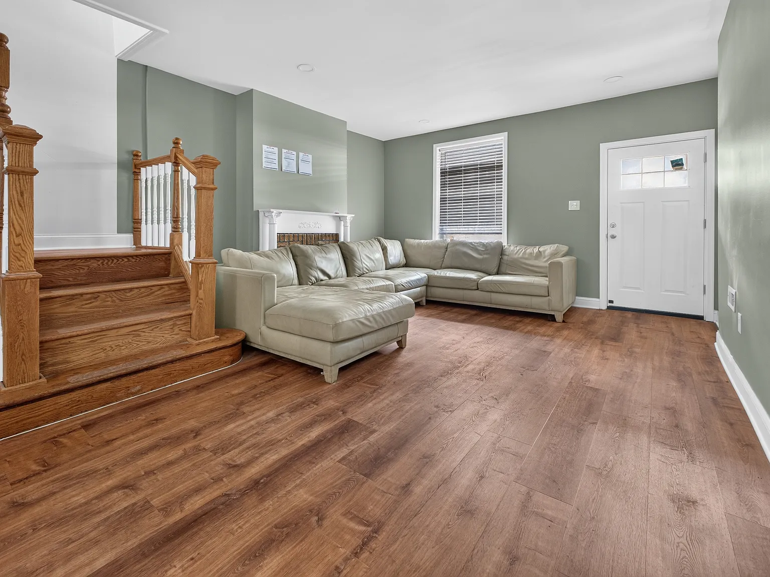 3 bed, 1420 sqft, $1,990 — Photo 4