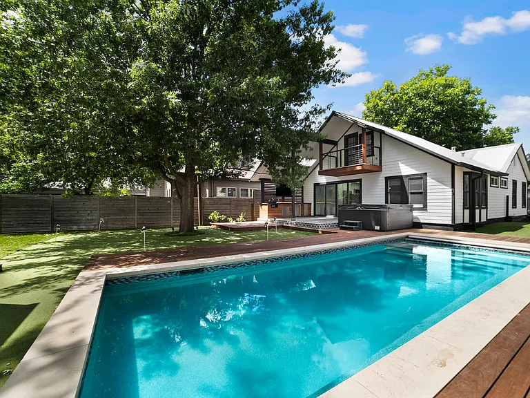 903 W Mary St — Photo 1