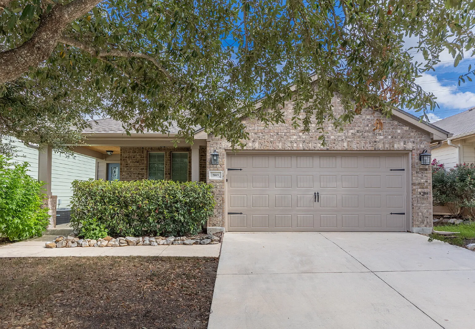 3 bed, 2.0 bath, 1597 sqft, $2,000 — Photo 1