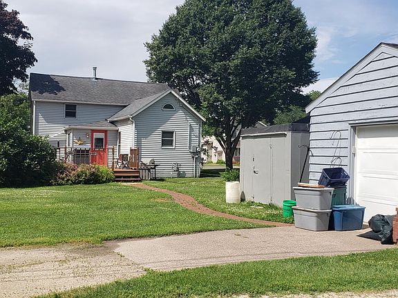 2nd image of 284 Elm St S