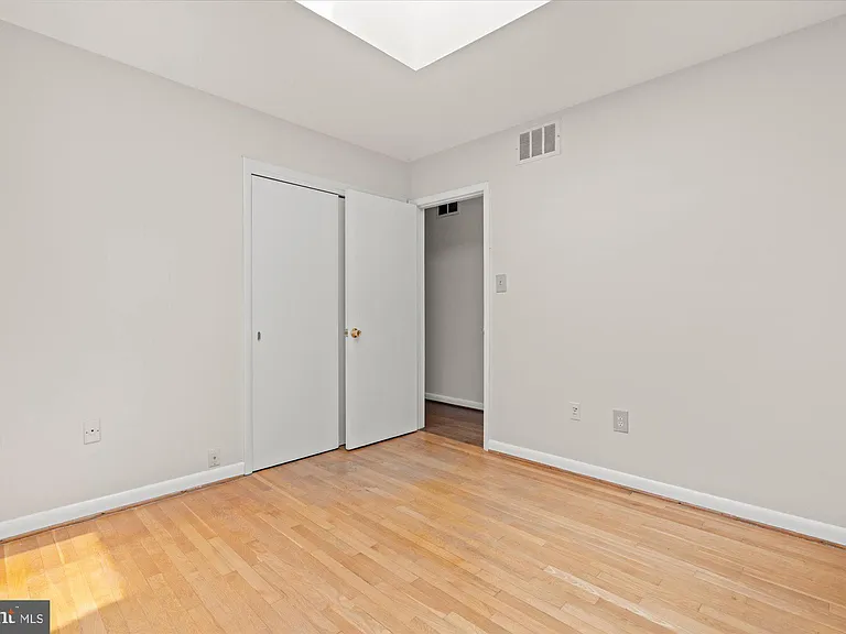 7504 Radnor Rd — Photo 24