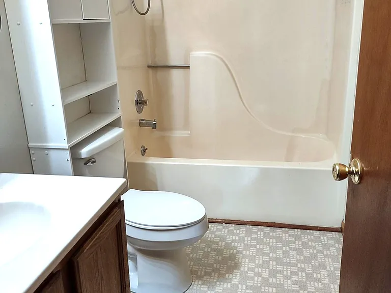 2208 Melrose Ln — Photo 15