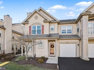 606 Julian Dr W, Warminster, PA 18974