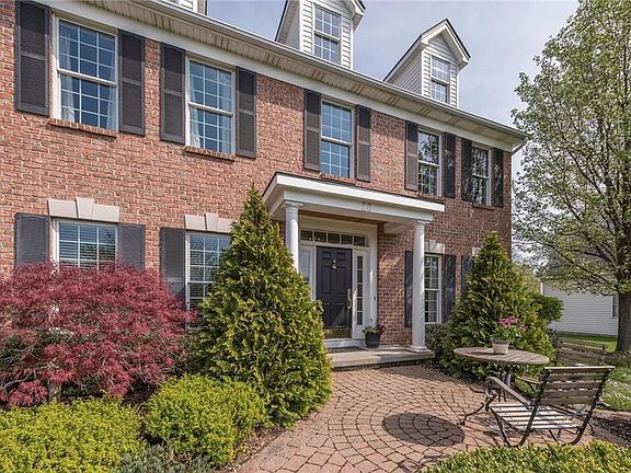 3rd image of 28 Delancey Ct