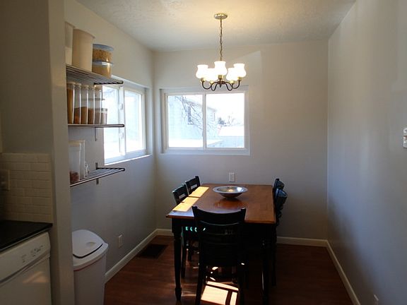 Dining breakfast nook