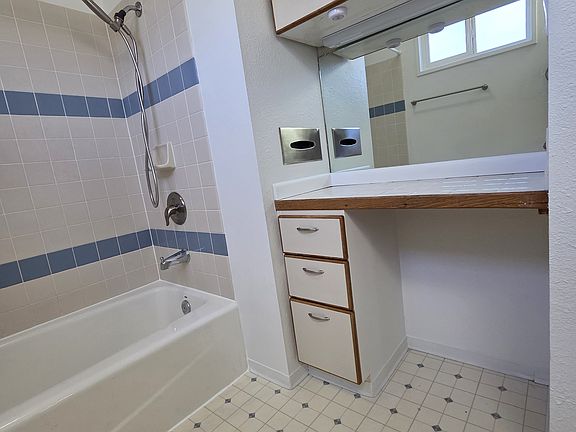 5th image of 2303 Duportail St