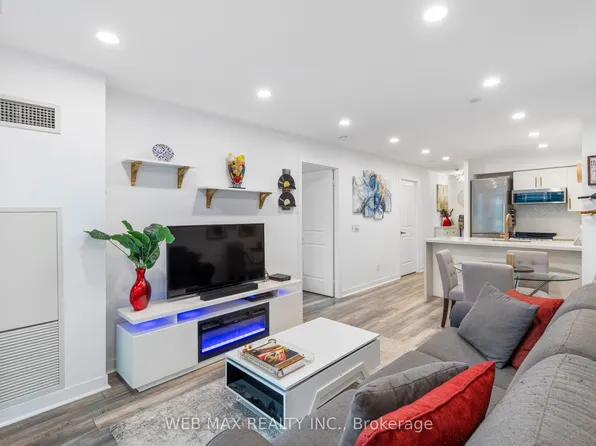 50 Lynn Williams St Unit 916, Toronto, ON M6K 3R9