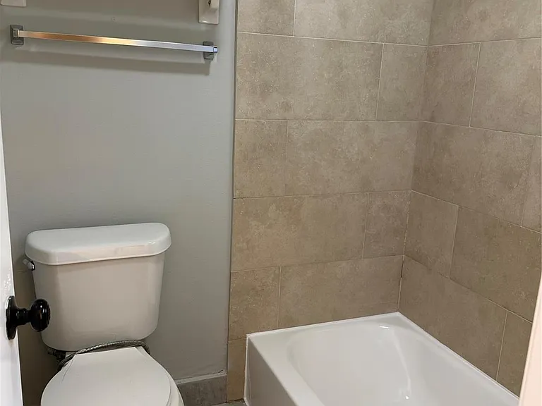 9002 Roos Rd — Photo 20