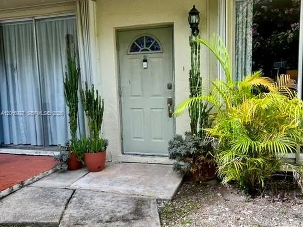 1701 NE 115th St APT 1A, Miami, FL 33181