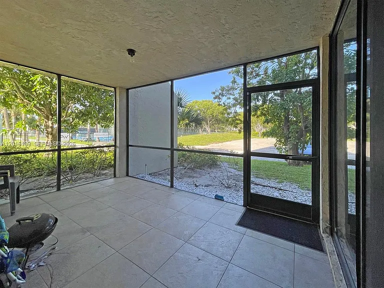 825 Egret Cir #110 — Photo 8