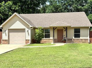 923 N Summer Tree Ln, Ada, OK 74820
