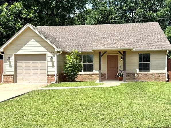 923 N Summer Tree Ln, Ada, OK 74820