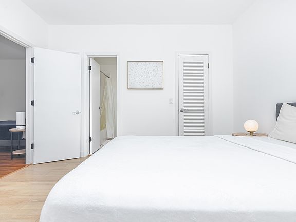 2nd image of 300 Sunset Dr APT 1