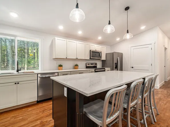 233 Maple Ave, Frankfort, MI 49635