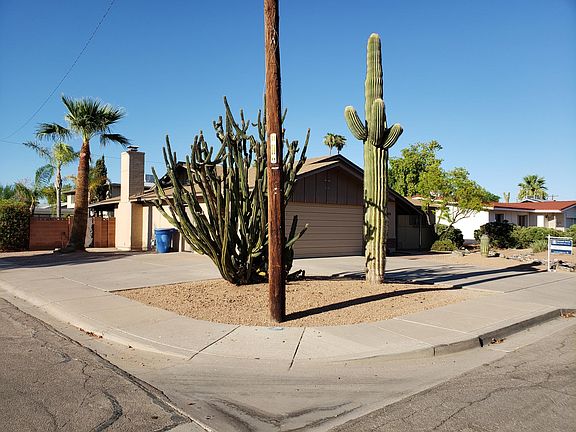 4th image of 1056 E Alameda Dr