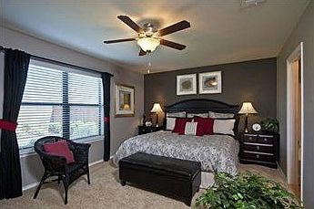 5th image of 1033 Hyde Park Dr