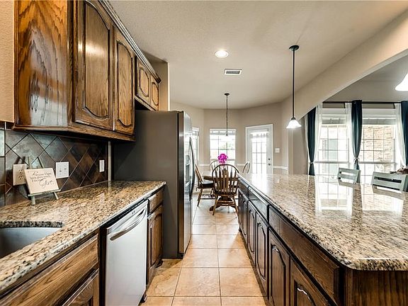 5th image of 1404 Caruth Ln