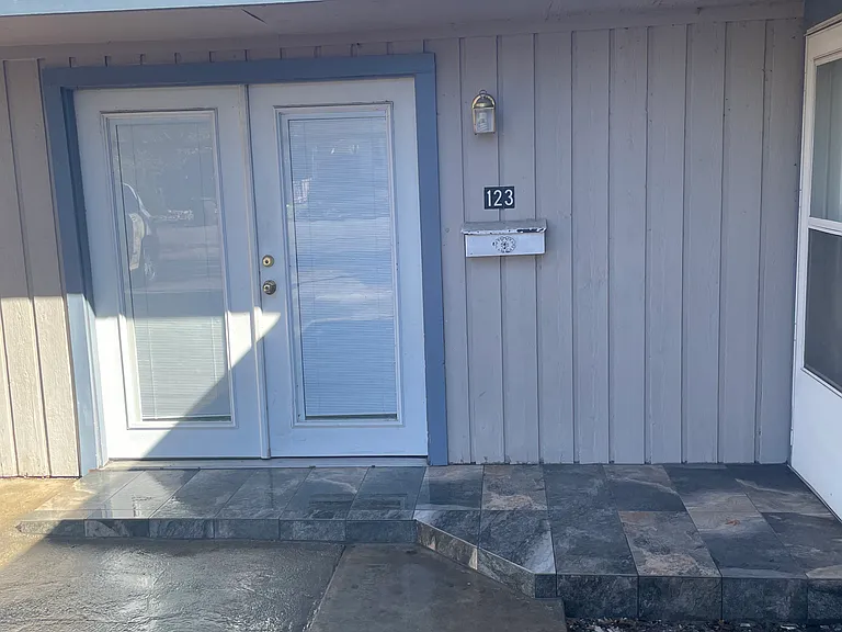 119 Vassar Ln #123 — Photo 1