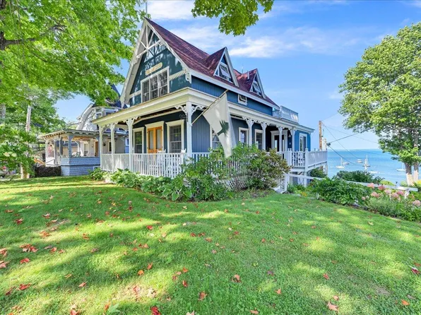 9 Clinton Avenue, Northport, ME 04849