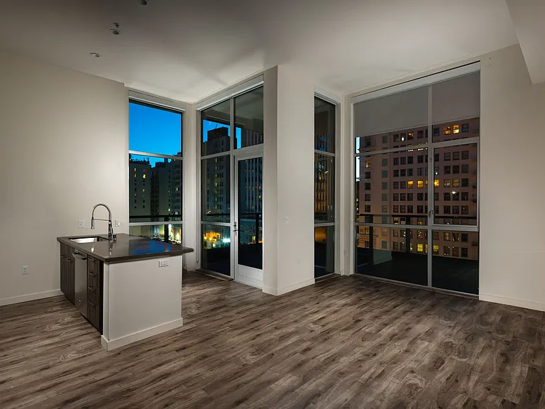 Topaz Apartments — Photo 38