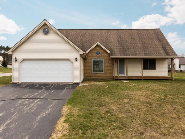 5111 Arlington Ln, Traverse City, MI 49685