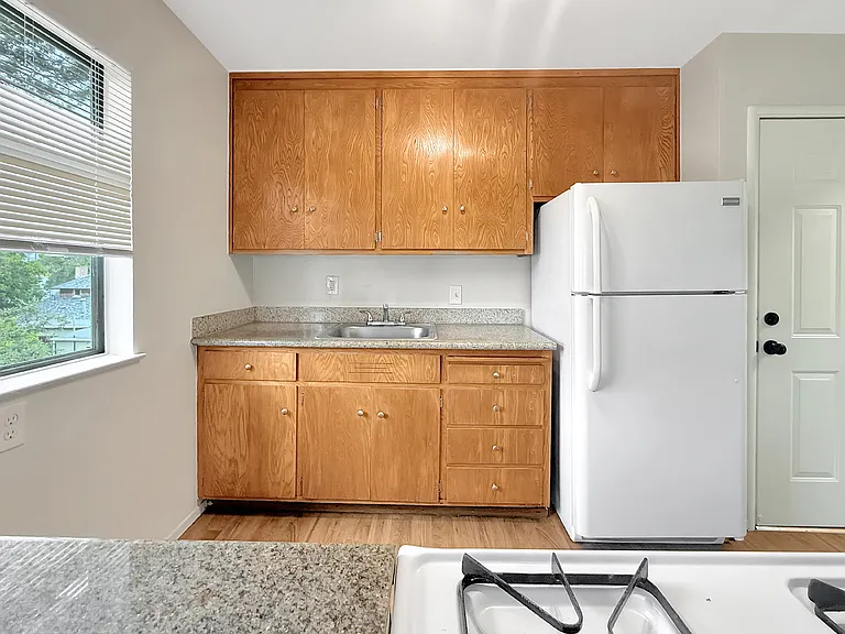 3600 Dimond — Photo 6