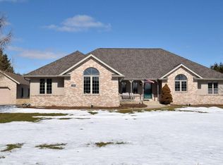 7110 New Castle W, Hartford, WI 53027