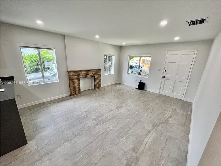 850 NE 127th St — Photo 5