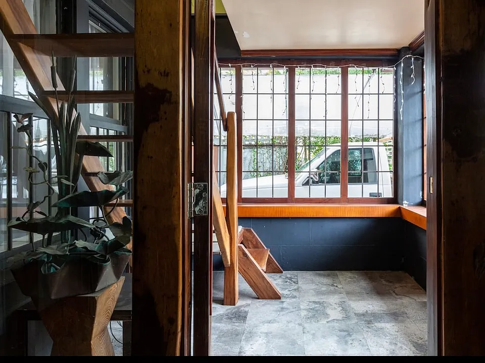 2770 Shipping Ave
