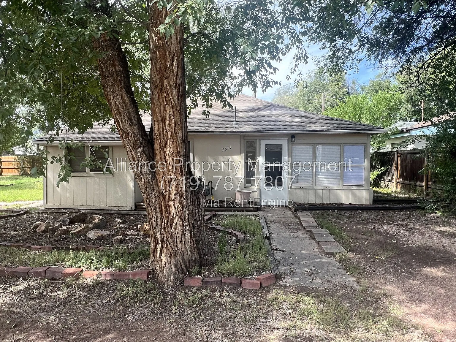 2 bed, 1.0 bath, 795 sqft, $1,245 — Photo 2