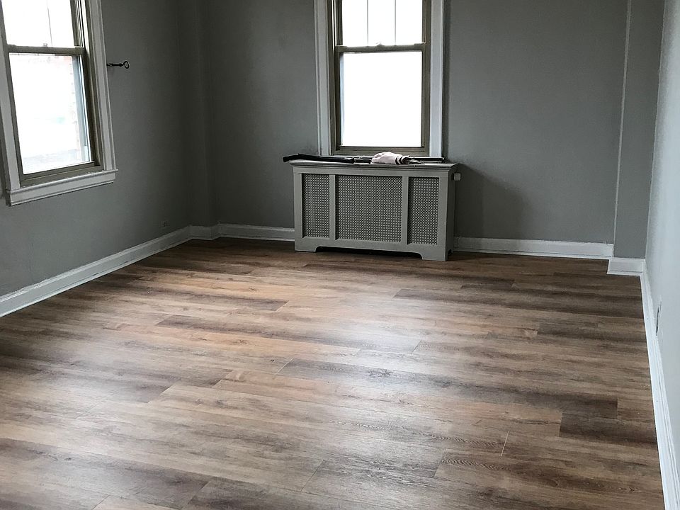 Bedroom: 18ft x 20ft