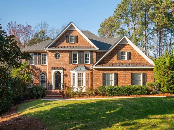 104 Ludgate Ct, Cary, NC 27519