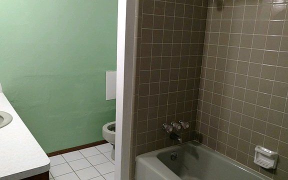5th image of 723 W 18th St