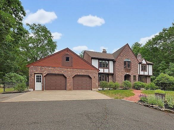 1st image of 107 Mill St