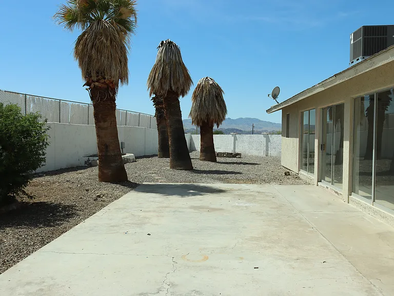 814 Chalon Ln — Photo 3