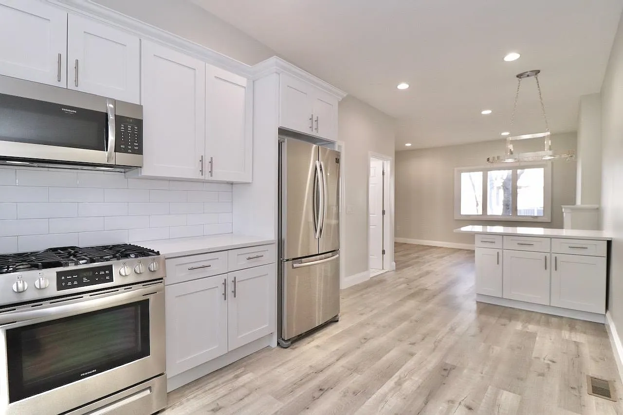 1 bed, 1.0 bath, 700 sqft, $2,500 — Photo 2