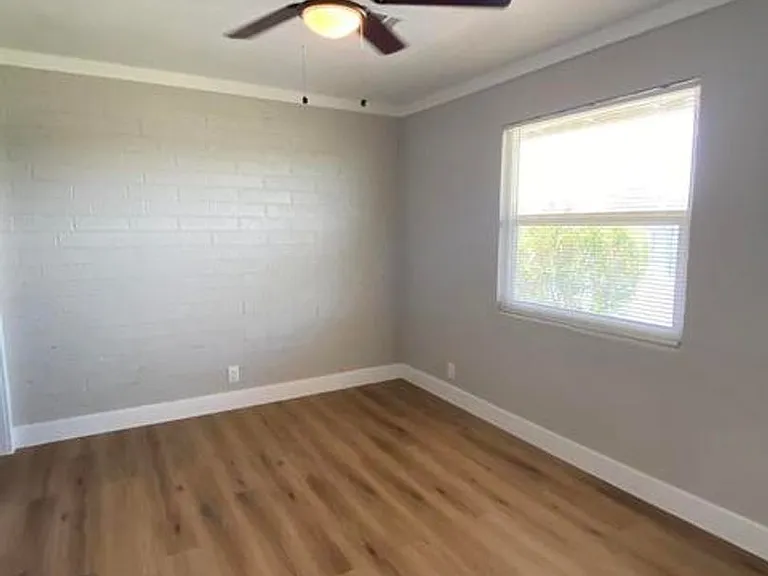 1595 W Mountain View Rd — Photo 3