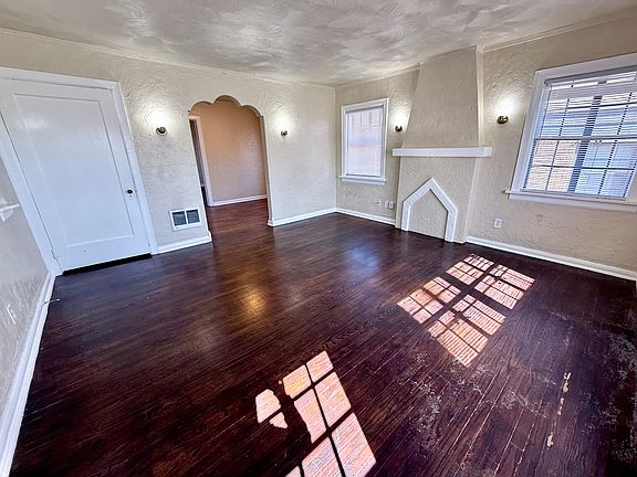 2nd image of 1009 NE 21st St