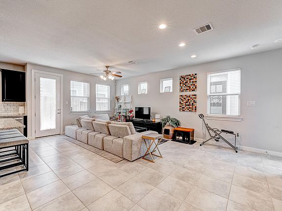5th image of 3209 Planters Peak Dr