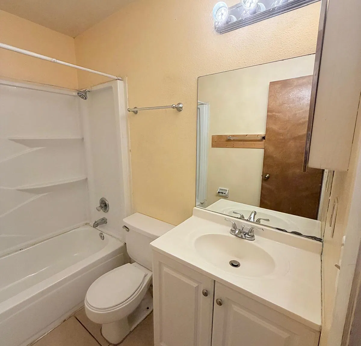 2 bed, 1.5 bath, 950 sqft, $1,300 — Photo 4