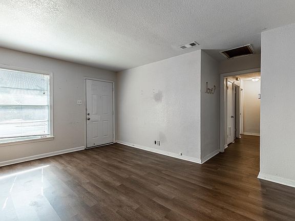 3rd image of 2404 Glendale Dr