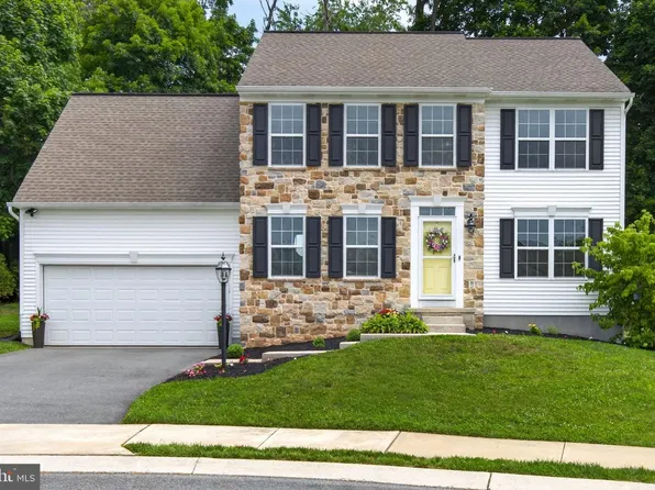 18 Copperwood Ln, Ephrata, PA 17522
