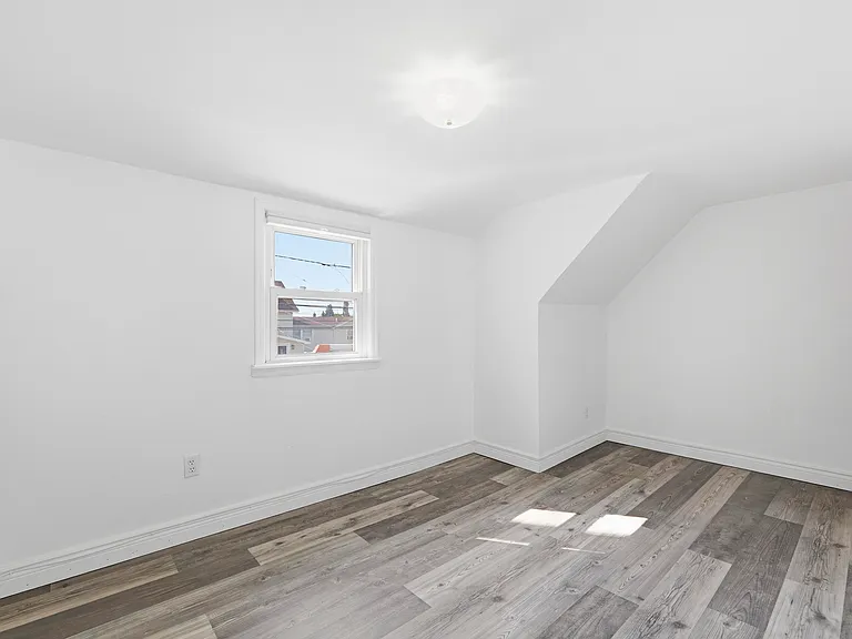 76 Schuyler Ave #2 — Photo 11