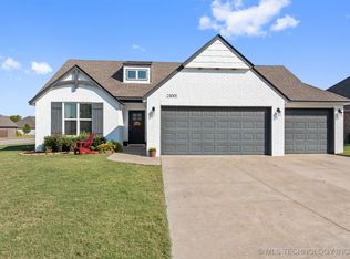 23001 E 104th Pl S, Broken Arrow, OK 74014