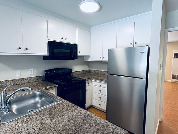 5th image of 2084 Ascot Dr #9