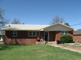 200 NW Alpine Dr, Plainview, TX 79072