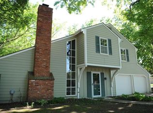 327 Woodlawn Ct, Lawrence, KS 66049