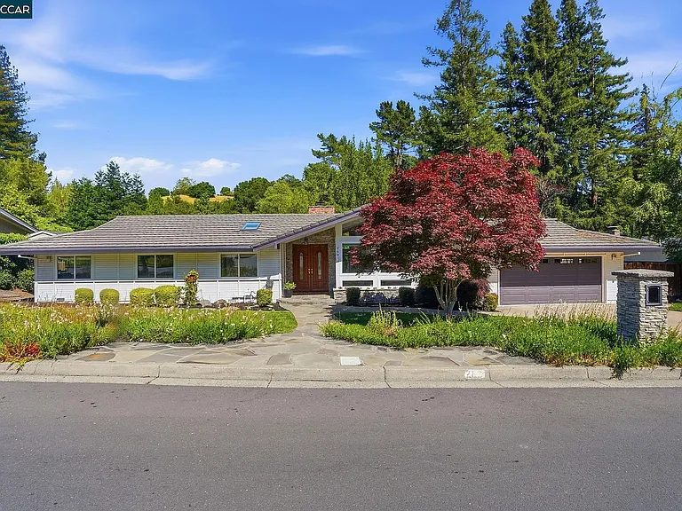 260 Corliss Dr — Photo 1