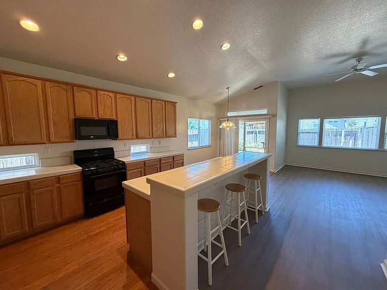 7565 Whitmore St — Photo 20