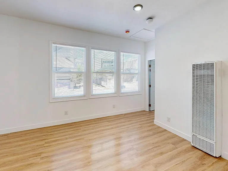 521 W Macarthur Blvd #10 — Photo 4